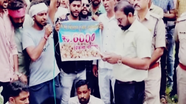 Demand of soybean farmers intensifies in MP agitation continues for Rs 6 thousand per quintal Demand of soybean farmers intensifies in MP agitation continues for Rs 6 thousand per quintal