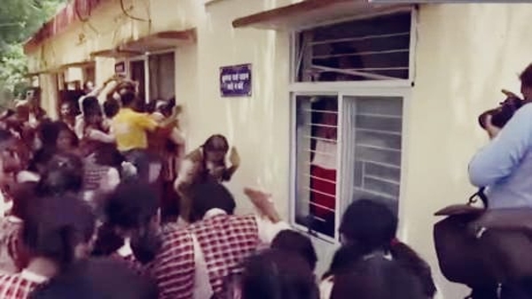 Uproar among girl students in Sarojini Naidu Government School entry of MLA Arif Masood during the protest