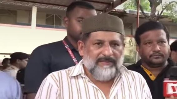 Uproar among girl students in Sarojini Naidu Government School entry of MLA Arif Masood during the protest