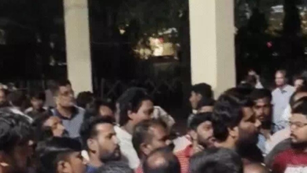 stones-thrown-at-ganesh-procession-in-ratlam-more-than-500-hindu-people-surrounded-police-station stones-thrown-at-ganesh-procession-in-ratlam-more-than-500-hindu-people-surrounded-police-station