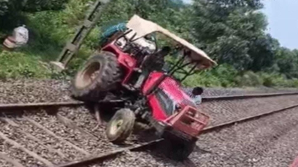 Tractor stuck on railway track in Narmadapuram two trains stopped a major accident averted