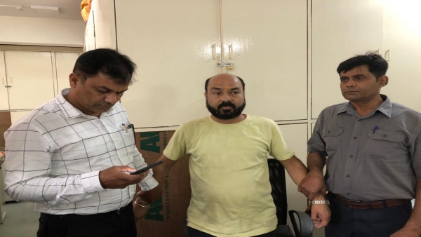 lokayukta DPI Babu asking for transfer bribe was caught red handed taking Rs 25 thousand