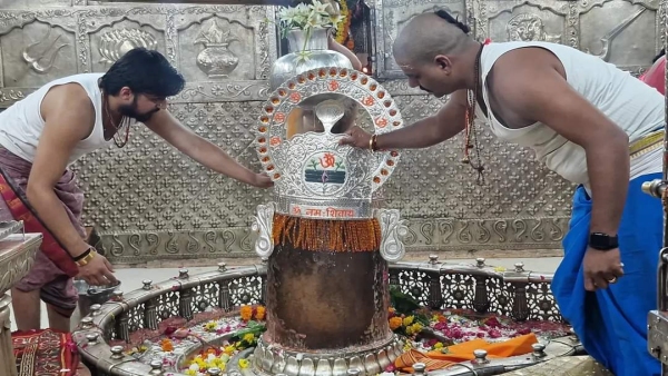 Mahakal Devotee donated silver crown in Mahakaleshwar temple