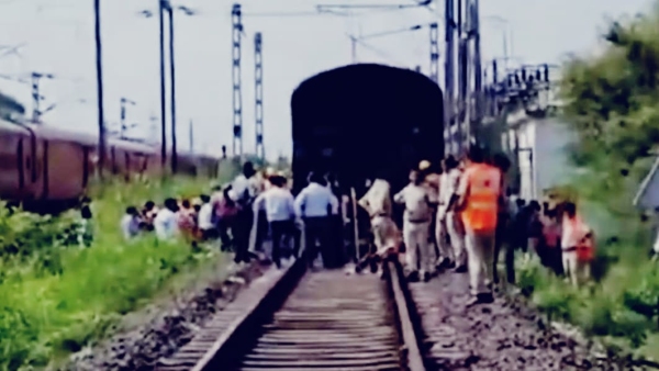 Three coaches of goods train derailed this incident happened between Misrod and Mandideep stations