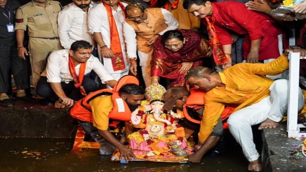 Shivraj-VD Sharma also immersed Ganesh idol crowd of devotees in big lake