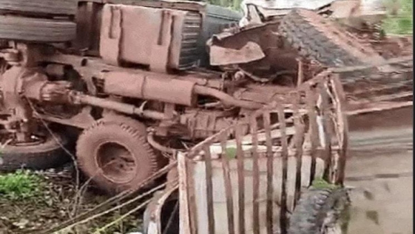 Accident in Charganwa Jabalpur Highway overturns on loading auto filled with laborers 7 killed help announced