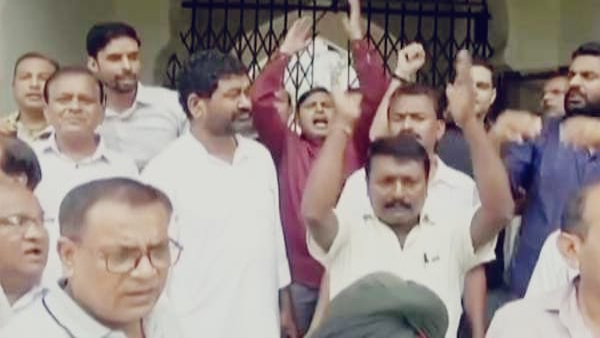 Why more than 1400 Tehsildars are on strike in MP including Bhopal know this reason