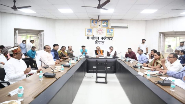 Bhopal MP Alok Sharma raised questions on revenue inspectors and patwaris Bhopal MP Alok Sharma raised questions on revenue inspectors and patwaris
