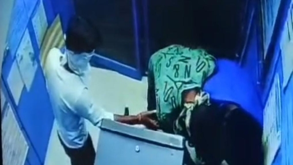 CCTV Miscreants targeted ATM in Ayodhya Nagar thieves ran away after hearing horn of police car