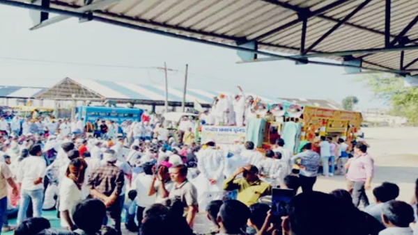 Administration bowed before farmers tractor rally meeting held in presence of Rakesh Tikait