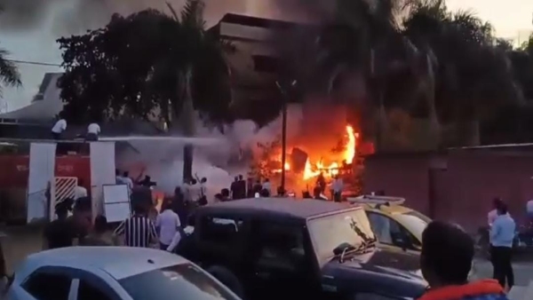 Massive fire in private hospital in Sagar know how the oxygen cylinder exploded