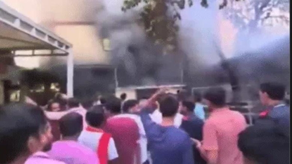Massive fire in private hospital in Sagar know how the oxygen cylinder exploded