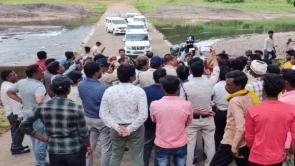 Tribal officials held hostage by officers who went to count trees in Seoni Malwa