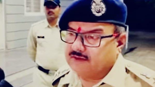 Shajapur Dispute between two parties in Maksi one dead 7 injured in firing and stone pelting