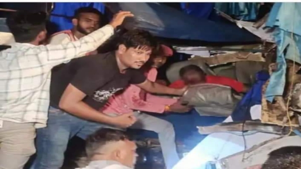accident Passenger bus rammed into parked dumper in Maihar JCB and gas cutter cut bus accident Passenger bus rammed into parked dumper in Maihar JCB and gas cutter cut bus