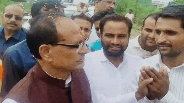 Shivraj Singh Chauhan s convoy stopped guest teachers reminded of promise - said to do it regularly