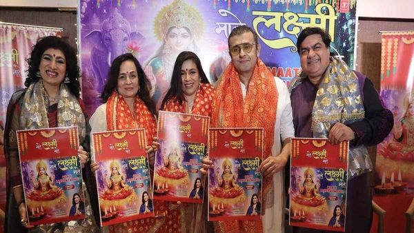 Sonu Nigam Launches Sister Meenal Nigam s Mate Laxmi Mate