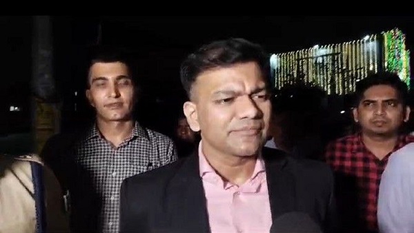 Begusarai DM came out to inspect Chhath Ghats IAS Tushar Singla Latest News in hindi today Begusarai DM came out to inspect Chhath Ghats IAS Tushar Singla Latest News in hindi today