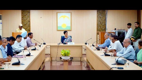  दिल्ली में बिजली दरें: अधिकतर के लिए 2000 रुपये तक