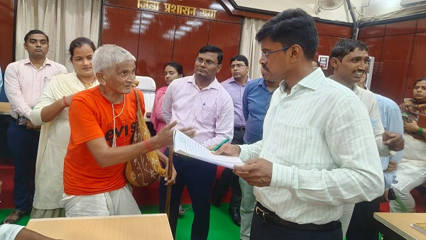 Janta Darbar was postponed still complainants reached IAS Thiyagarajan SM Action DM gaya News