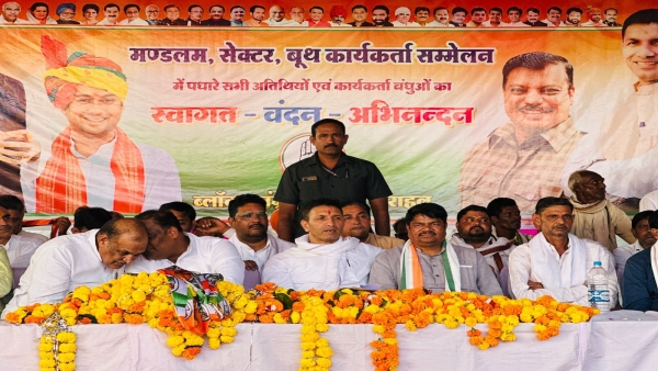 Congress leader Jitu Patwari accuses Sheopur Collector of asking about the status of Dalits Congress leader Jitu Patwari accuses Sheopur Collector of asking about the status of Dalits