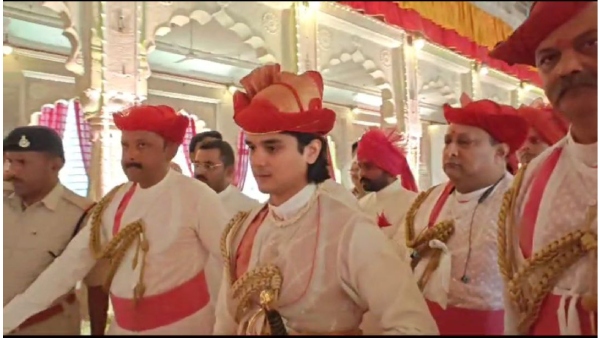 Jyotiraditya Scindia Royal Outfit on Dussehra Jyotiraditya Scindia Royal Outfit on Dussehra
