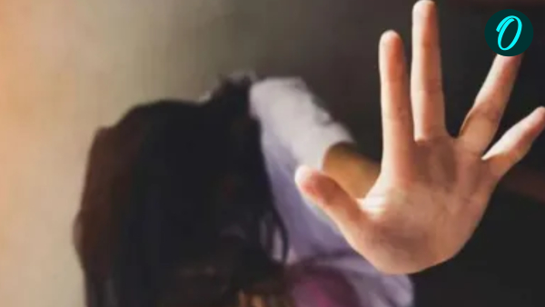 husband and wife cheated the dancer in agra