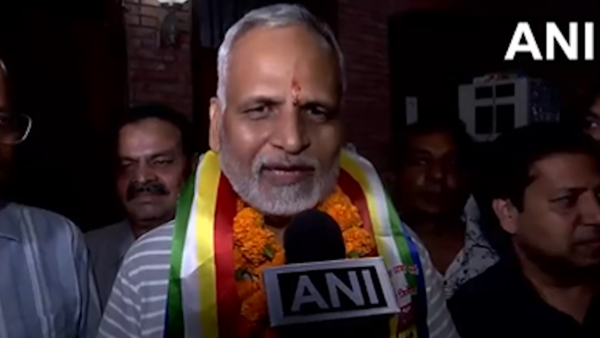 Satyendar Jain outside Tihar