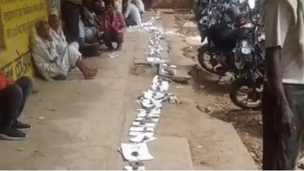 Sehore food crisis in Aadhar card line