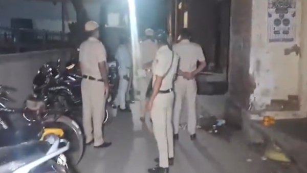 Sixty rounds firing in Delhi Sixty rounds firing in Delhi