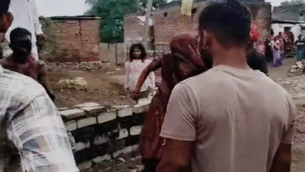 accused of molesting a woman in Mandsaur got strict punishment villagers showed anger