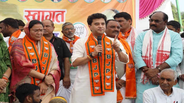 Jyotiraditya Scindia s call demand to convert Gwalior-Bhind-Etawah Highway into 6-lane expressway Jyotiraditya Scindia s call demand to convert Gwalior-Bhind-Etawah Highway into 6-lane expressway