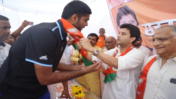 Jyotiraditya Scindia told that despite being in Congress he had supported removal of Article 370