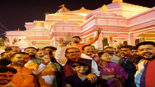 Agriculture Minister Shivraj Singh Chauhan came to see the tableau made with one crore rupees