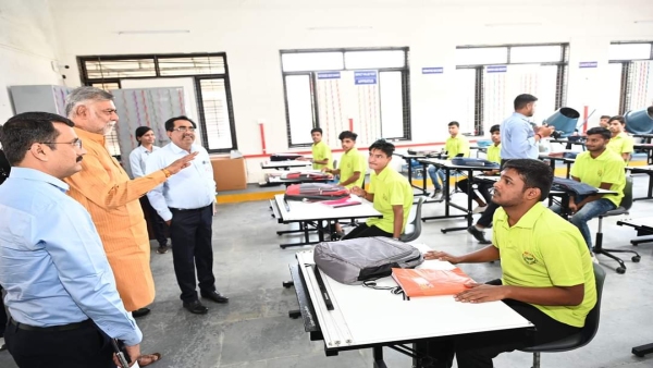 Prahlad Singh Patel visited Shramodya Adarsh ITI in Bhopal emphasis on technical education Prahlad Singh Patel visited Shramodya Adarsh ITI in Bhopal emphasis on technical education