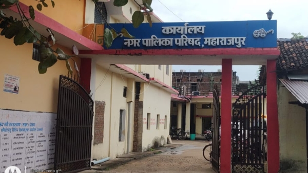 Demarcation of first open Bhavani market of Sagar division problem of encroachment is increasing