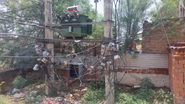 Electricity theft in Sukhi Sevaniya and Aredi Hajur light is available without meter for 500
