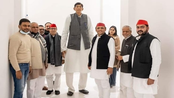 Unique story of Dharmendra Pratap Singh who reached Rewa India tallest man never got married