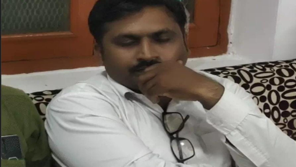 engineer Rahul Mandloi was caught taking a bribe of Rs 5 lakh in Khargone Kasrawad indore Lokayukta engineer Rahul Mandloi was caught taking a bribe of Rs 5 lakh in Khargone Kasrawad indore Lokayukta
