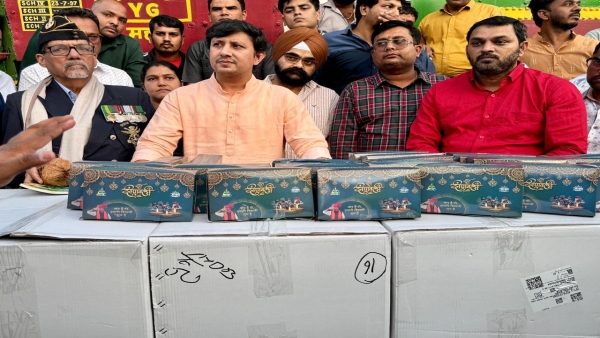 For Diwali Kailash Vijayvargiya sent gift packs of sweets and namkeen to soldiers posted on border