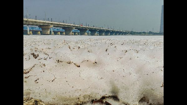  यमुना का झाग स्वास्थ्य के लिए खतरा बन सकता है