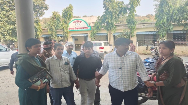 Big action of Lokayukta Bhopal Three government employees caught red handed while taking bribe