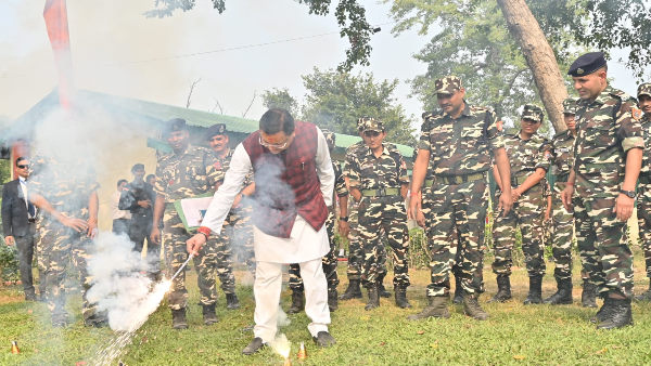 CM pushkar Dhami participated Diwali meeting organized by SSB and ITBP soldiers in Champawat