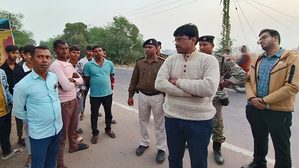 Gaya DM IAS Dr Thiyagarajan SM Reviews Implementation of Welfare Schemes in Batsapur Village bihar news