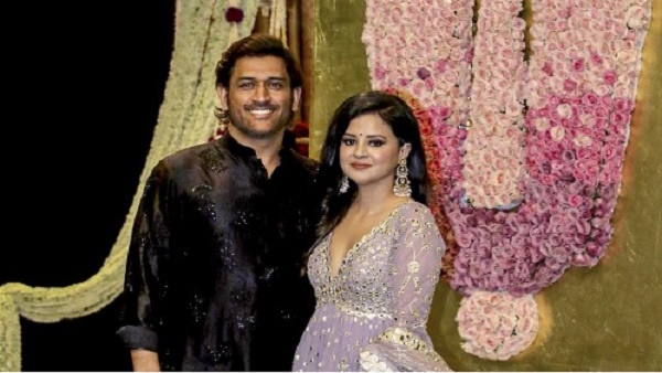 MS Dhoni and wife Sakshi Dhoni MS Dhoni and wife Sakshi Dhoni