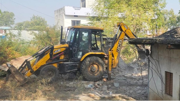 shajapur encroachment dharamshala bulldozer