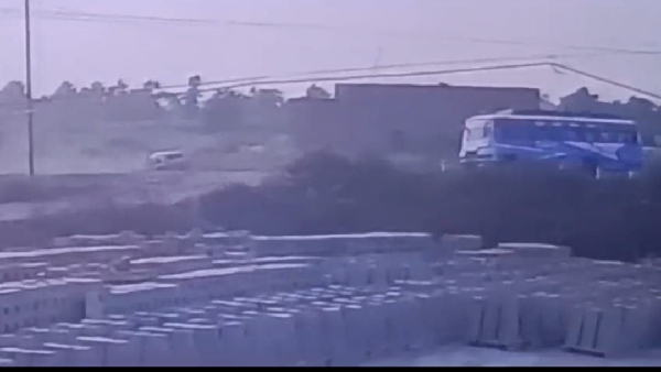 Singrauli high speed car bus