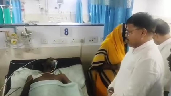 Energy Minister Tomar met the workers of railway station incident and provided financial help Energy Minister Tomar met the workers of railway station incident and provided financial help