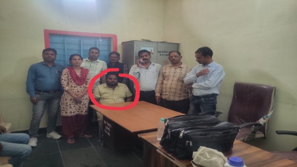 Big action by Lokayukta Patwari caught red handed while taking bribe of Rs 15 000