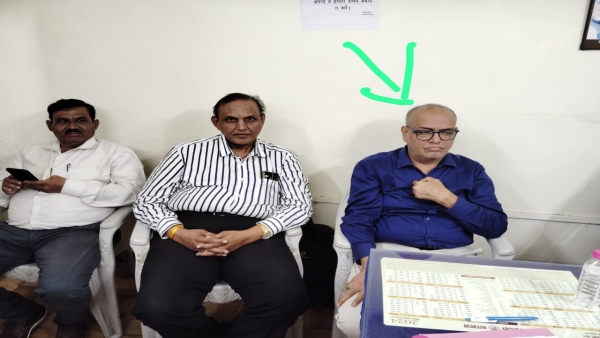Lokayukta caught municipal engineer Ramesh Verma red handed taking bribe in Sehore